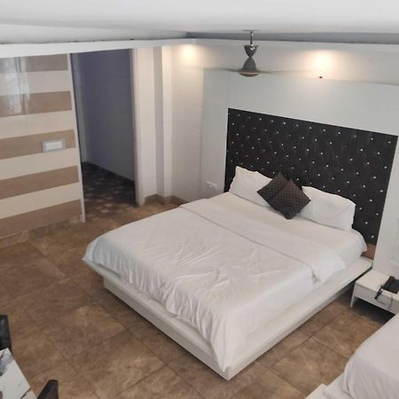 Rohtak Super Hotel O Vivaan Residency מראה חיצוני תמונה