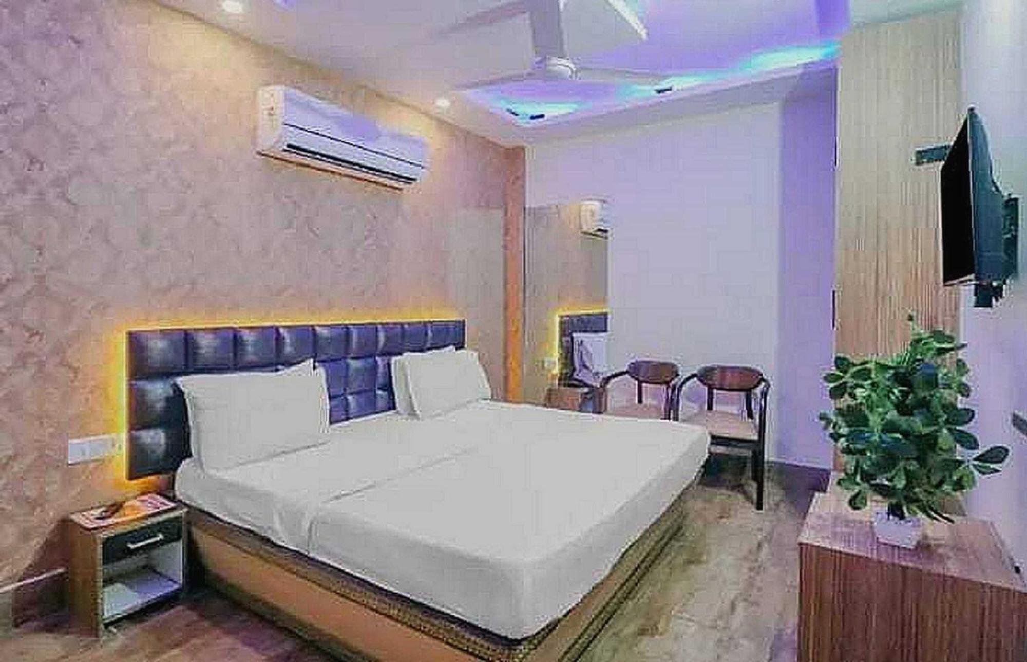Rohtak Super Hotel O Vivaan Residency מראה חיצוני תמונה