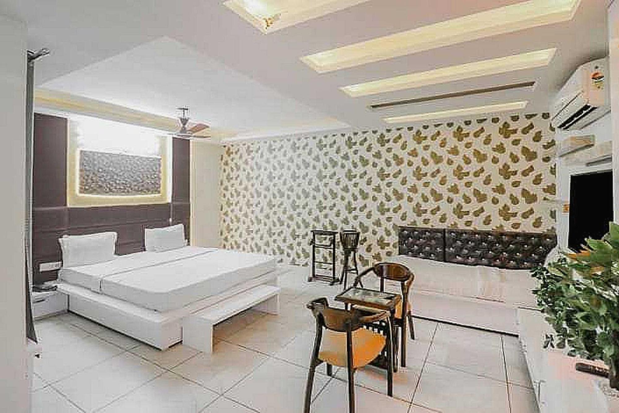 Rohtak Super Hotel O Vivaan Residency מראה חיצוני תמונה