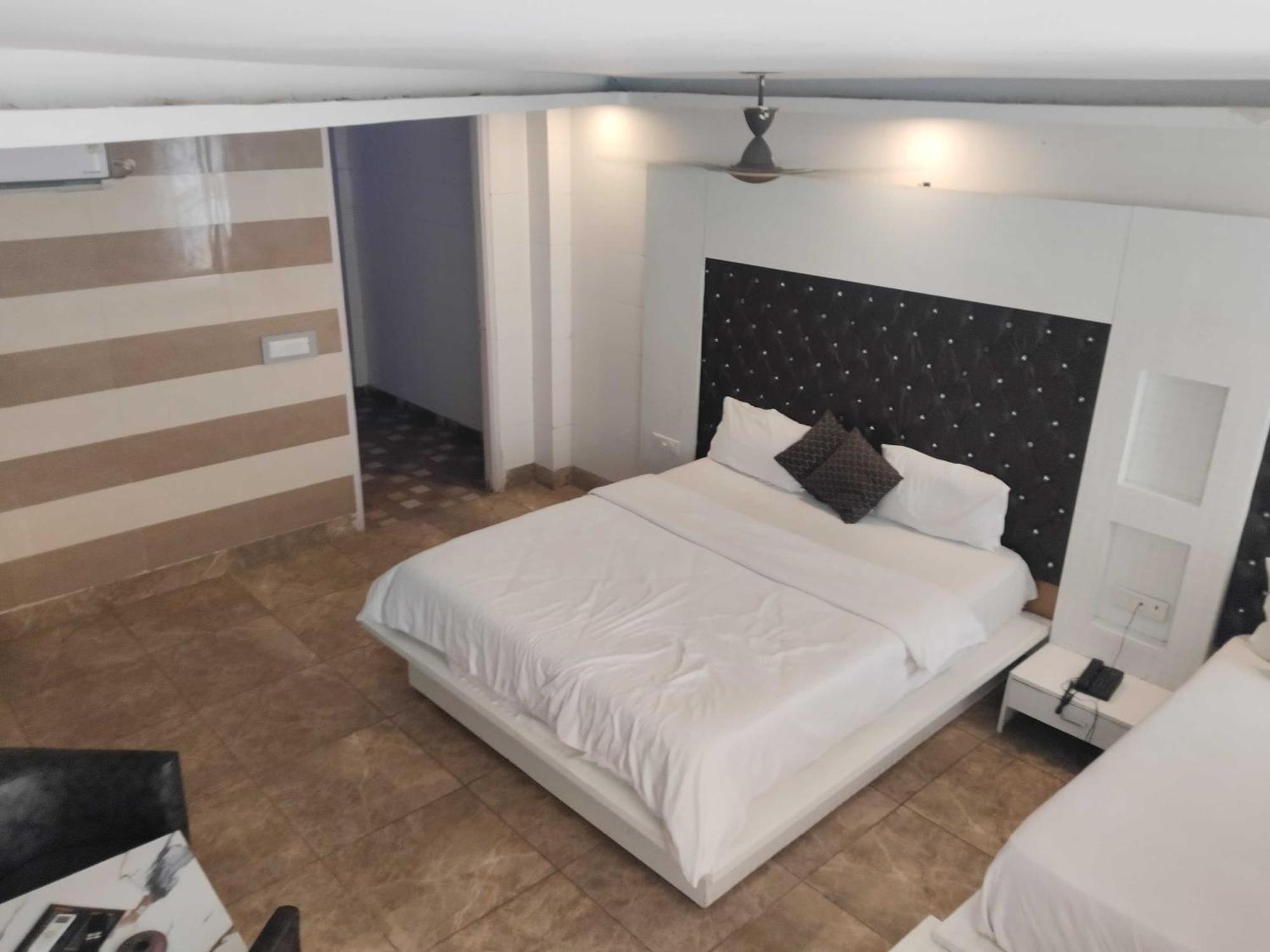 Rohtak Super Hotel O Vivaan Residency מראה חיצוני תמונה