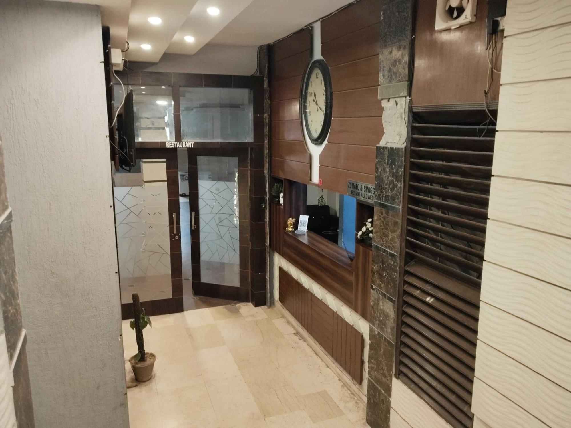 Rohtak Super Hotel O Vivaan Residency מראה חיצוני תמונה