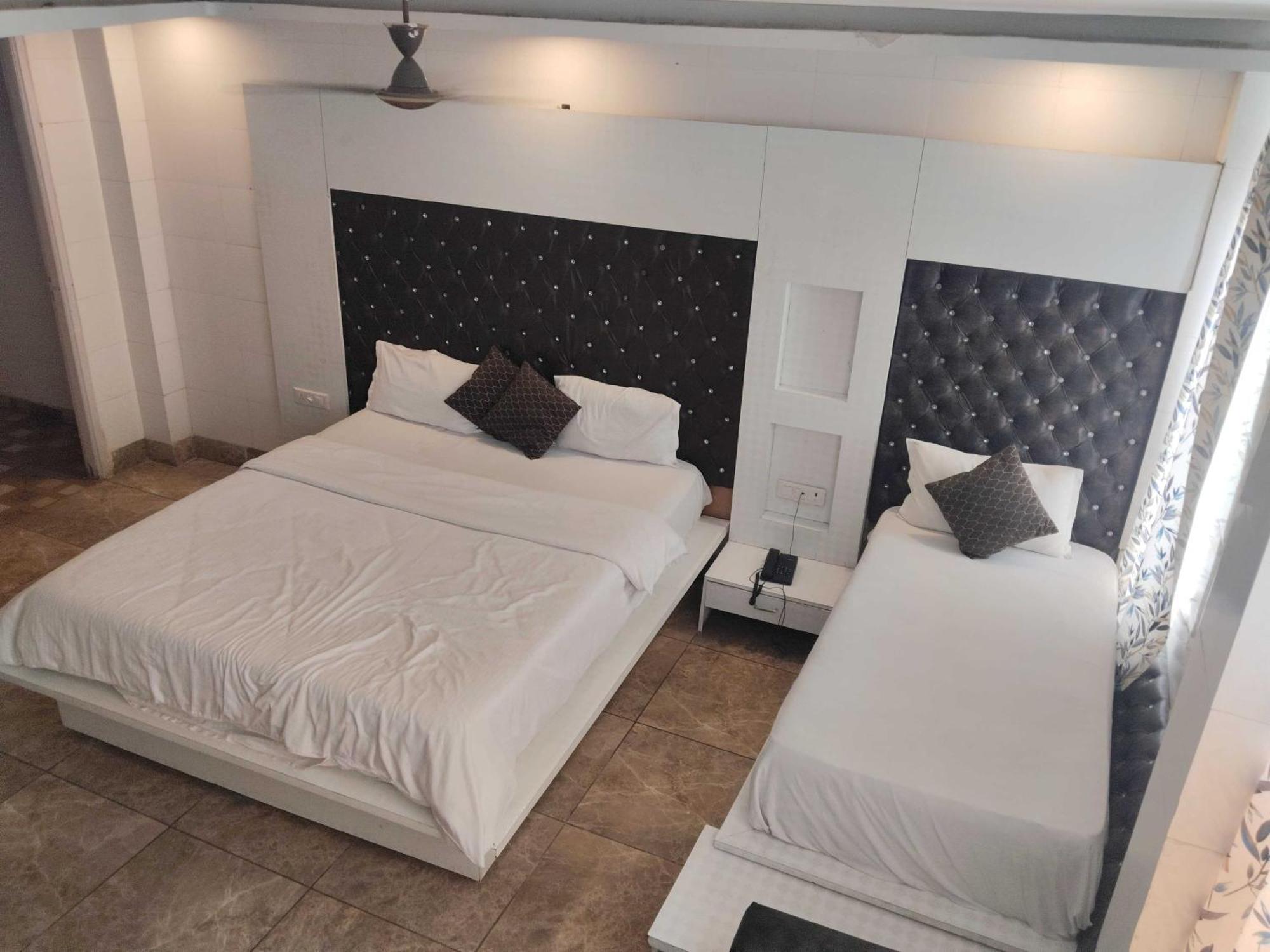 Rohtak Super Hotel O Vivaan Residency מראה חיצוני תמונה
